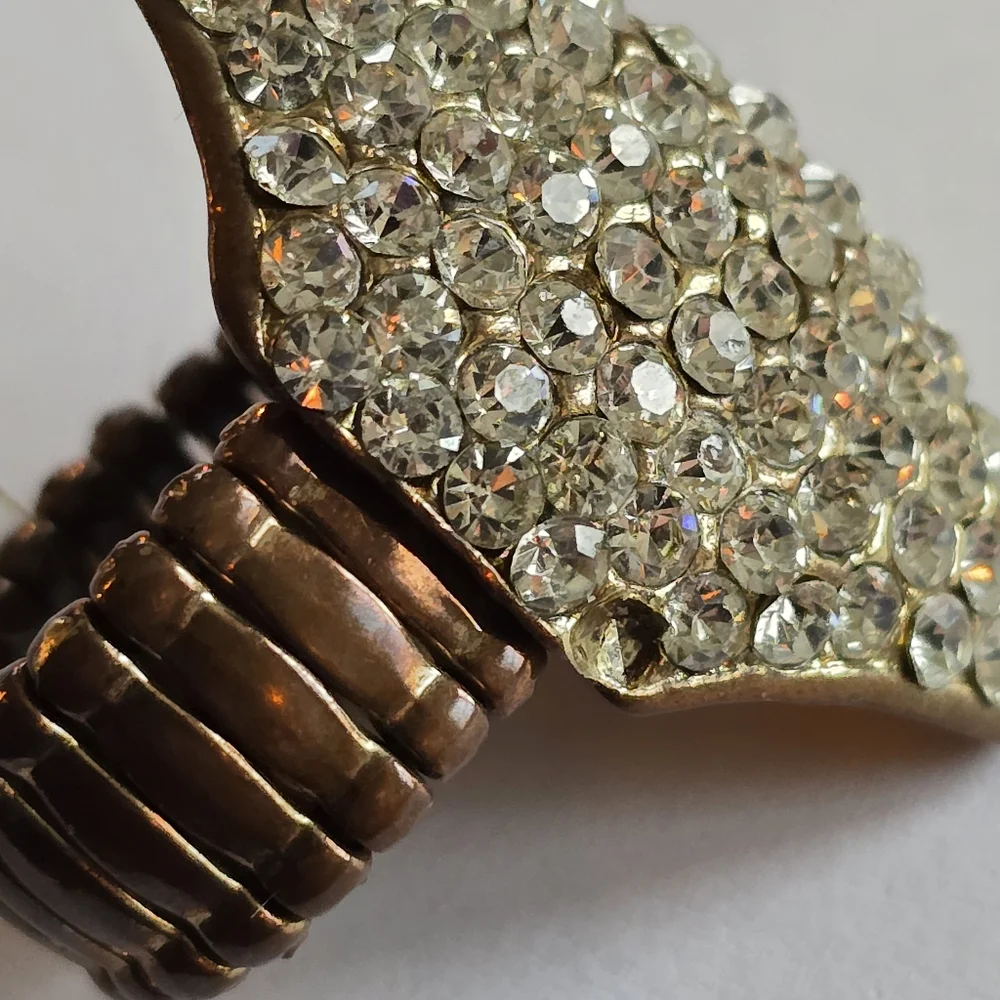 Big ring sparkly clear rhinestones copper tone elastic band stretch adjustable